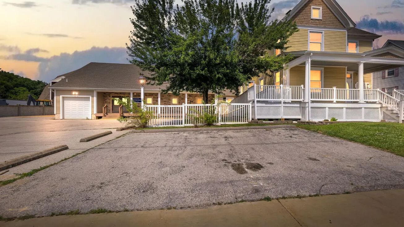 211 Old Meramec Station Rd, Ballwin, MO 63021