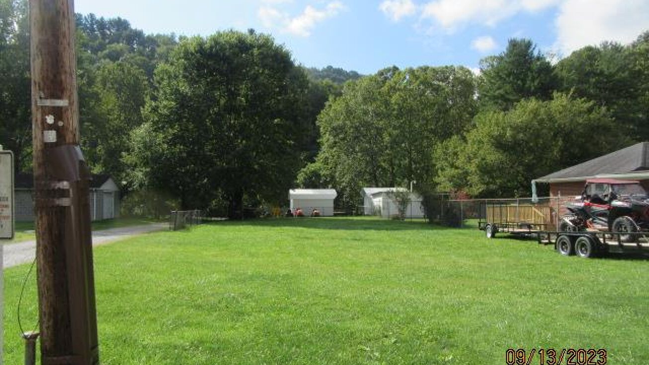 269 Bane Bottom Ave, Cedar Bluff, VA 24609