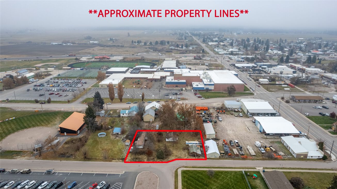 32 4th Avenue NW, Ronan, MT 59864