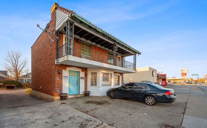 Pictures of Mixed Use, Multifamily, Retail property located at 8363 Vine St, Cincinnati, OH 45216 for comps - image #1