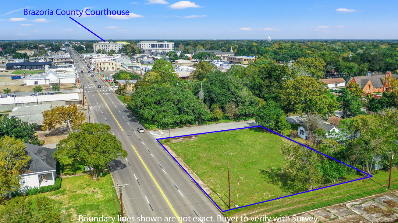 321 S Velasco St, Angleton, TX 77515