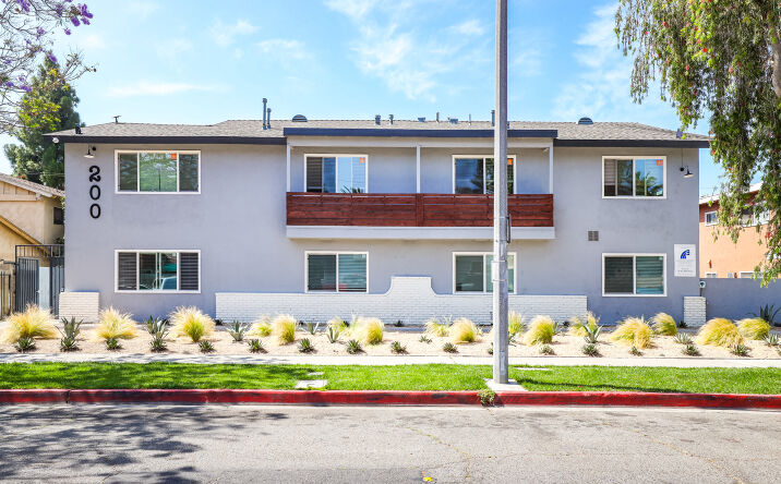 Pictures of Multifamily property located at 200 E Wakefield Ave, Anaheim, CA 92802 for sales - image #1