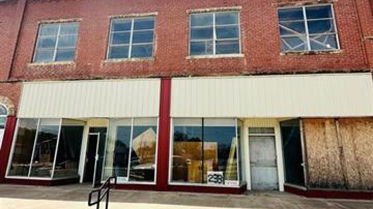 233 N Main St, Fairfax, OK 74637