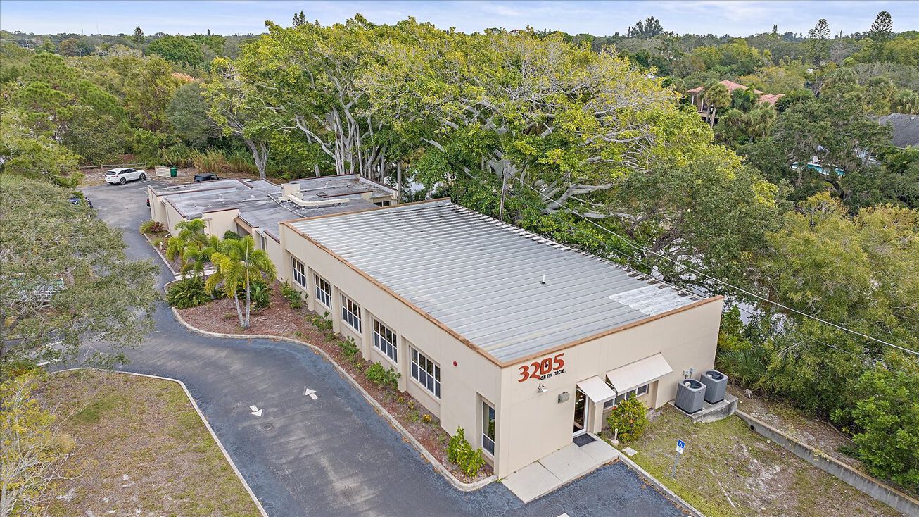 3205 Southgate Cir, Sarasota, FL 34239