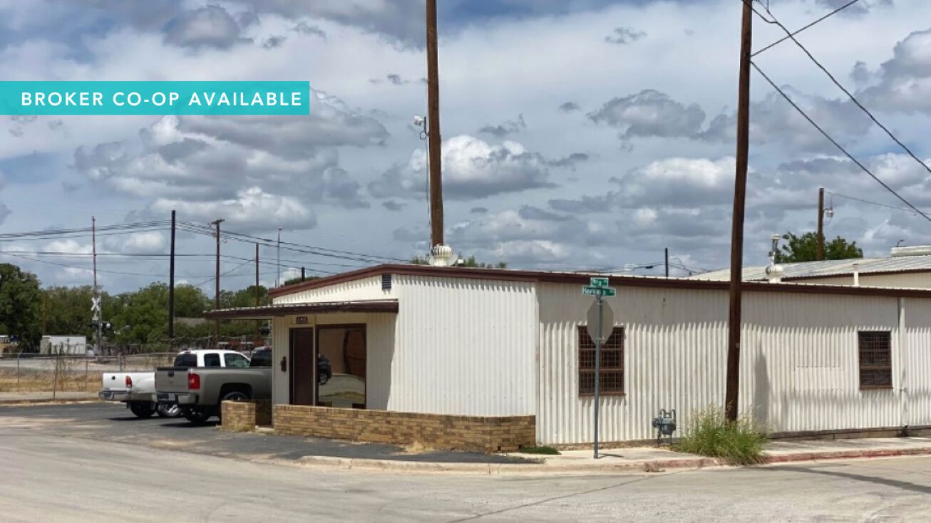 302 2nd St, Brownwood, TX 76801