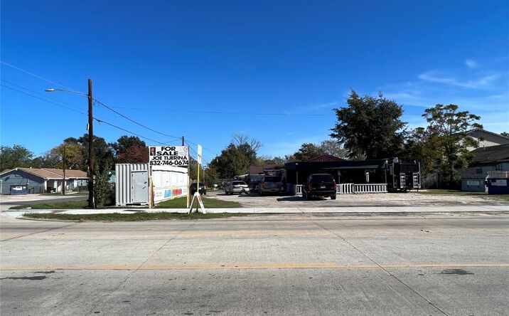Pictures of Multifamily property located at 13908 Garber Ln, Houston, TX 77015 for sales - image #1