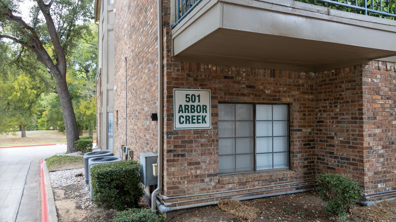 501 Arbor Creek Dr, Euless, TX 76039