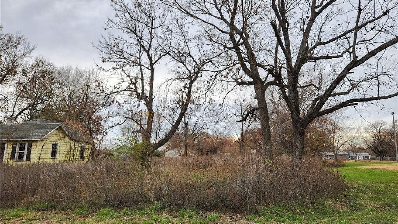 206 & 208 S Stephens Street, Fontana, KS 66026