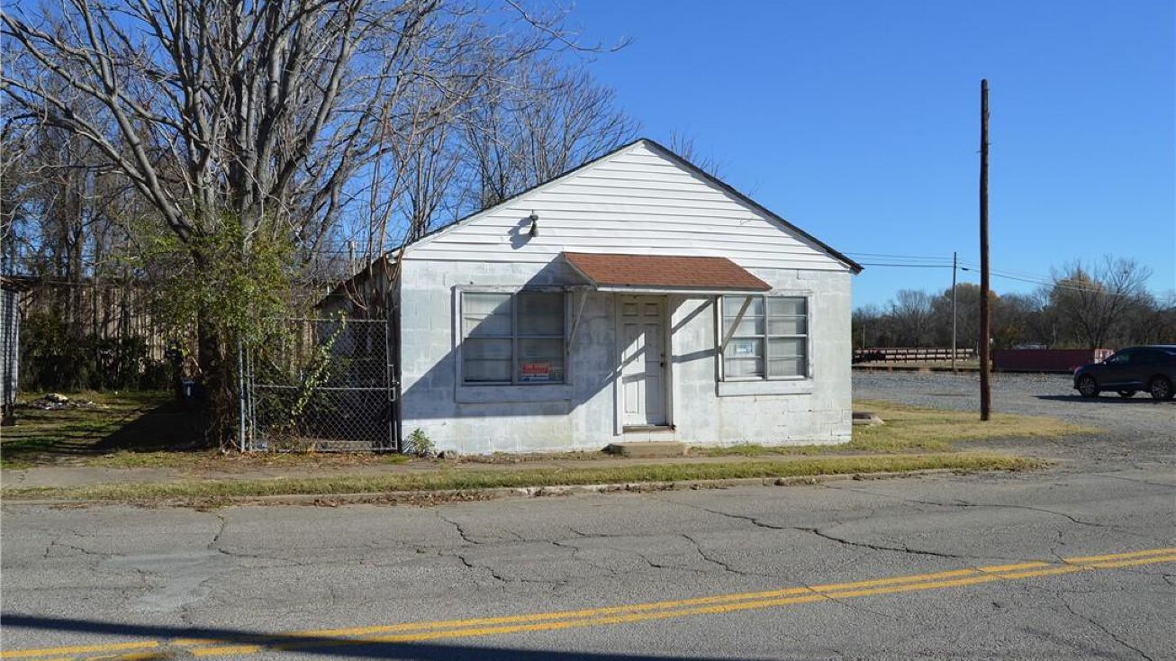 705 Dewey Avenue, Poteau, OK 74953