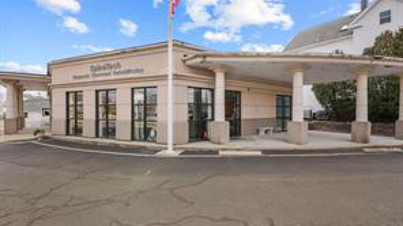 1528 Cranston, Cranston, RI 02920