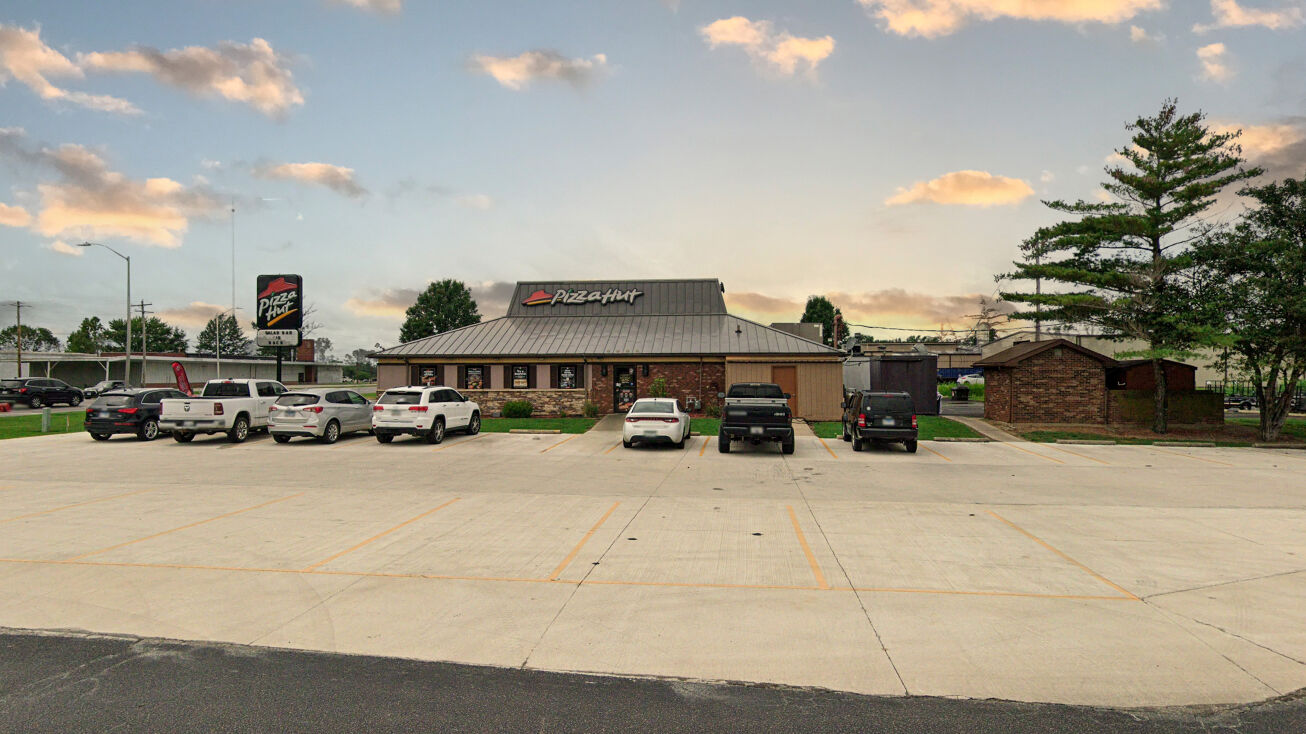 1714 W Main St, Carmi, IL 62821