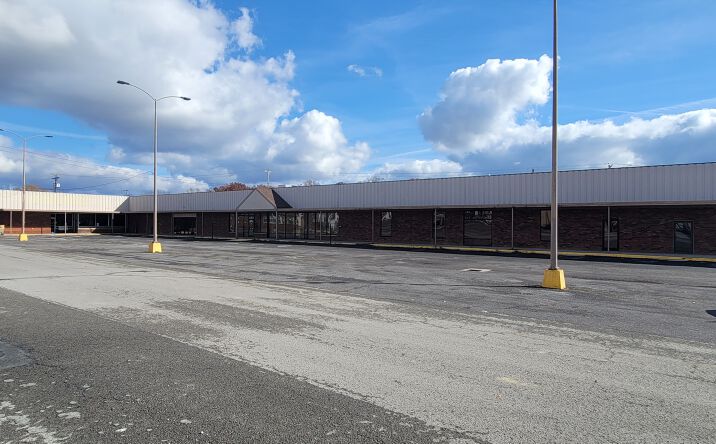 Pictures of Retail property located at 470 Hotchkiss St, Campbellsville, KY 42718 for sales - image #1