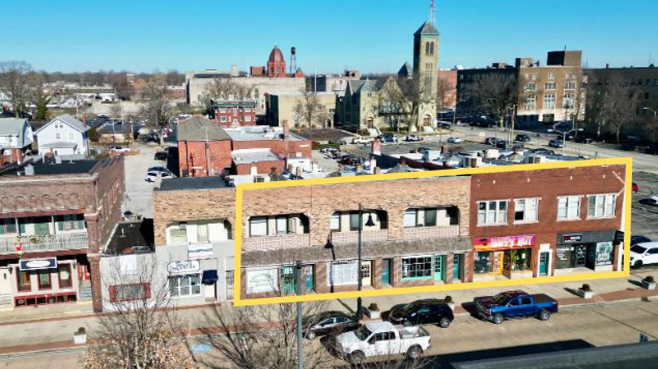 Decatur Main Street 228 W Main St, Decatur, IL 62522 | Crexi.com