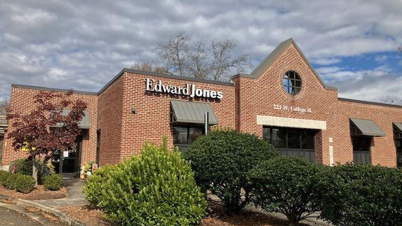 223 W College St, Griffin, GA 30224