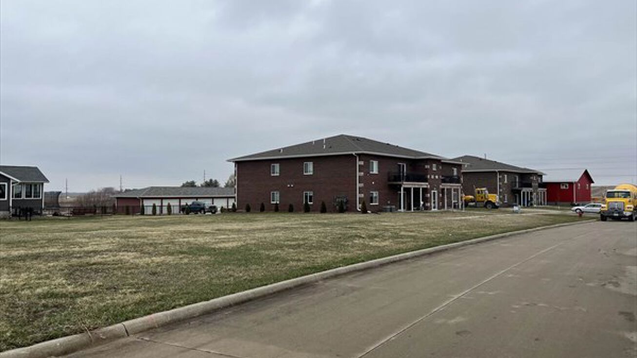 700 N Perkins St, Lone Tree, IA 52755