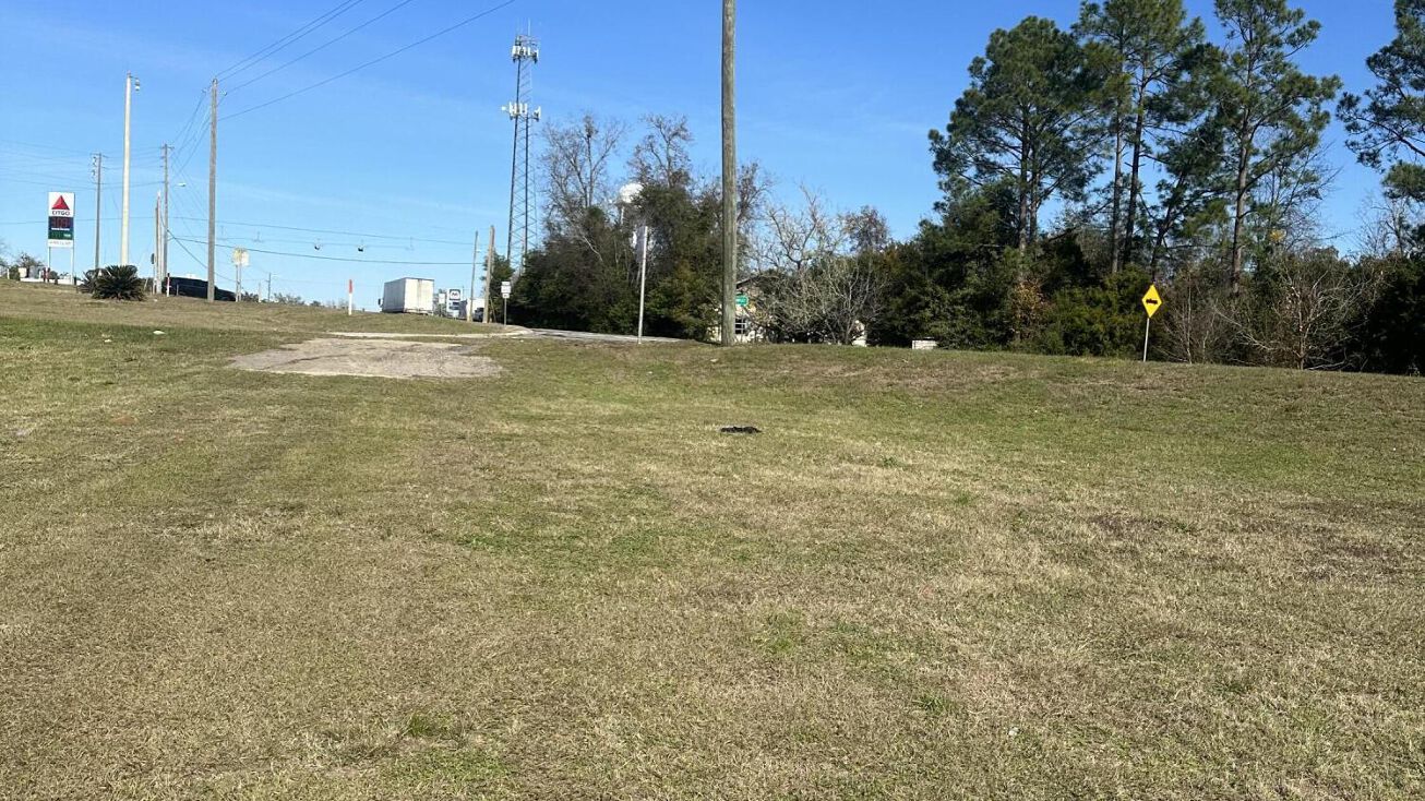 2321 Dixie Street, Campbellton, FL 32426