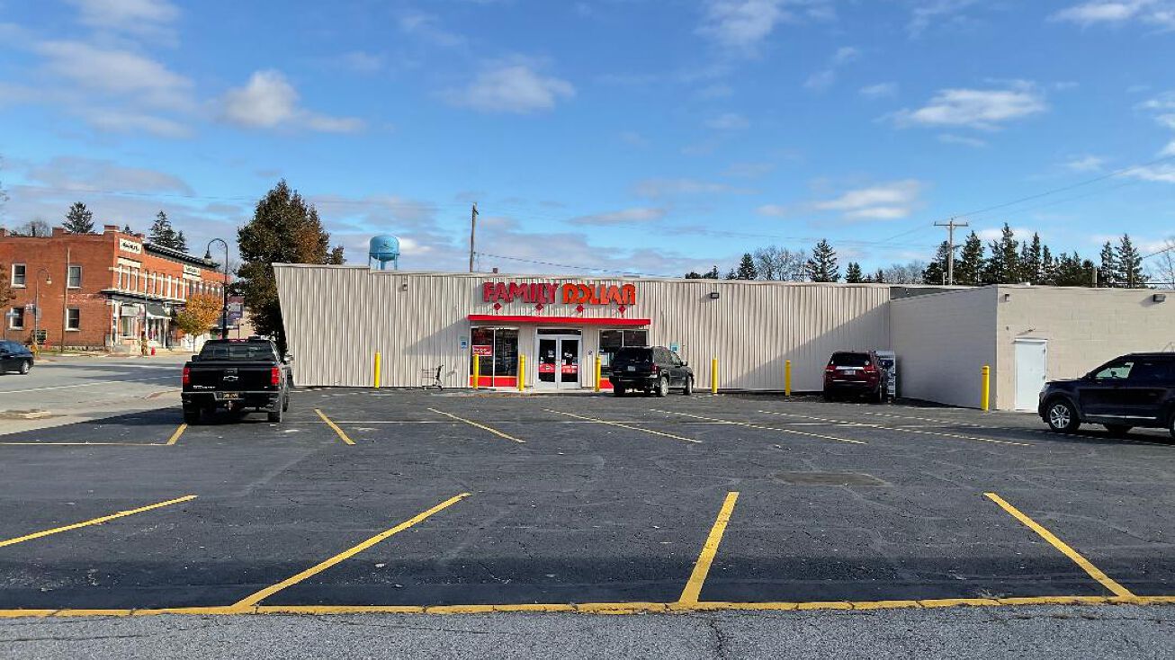 326 E Main St, Edmore, MI 48829