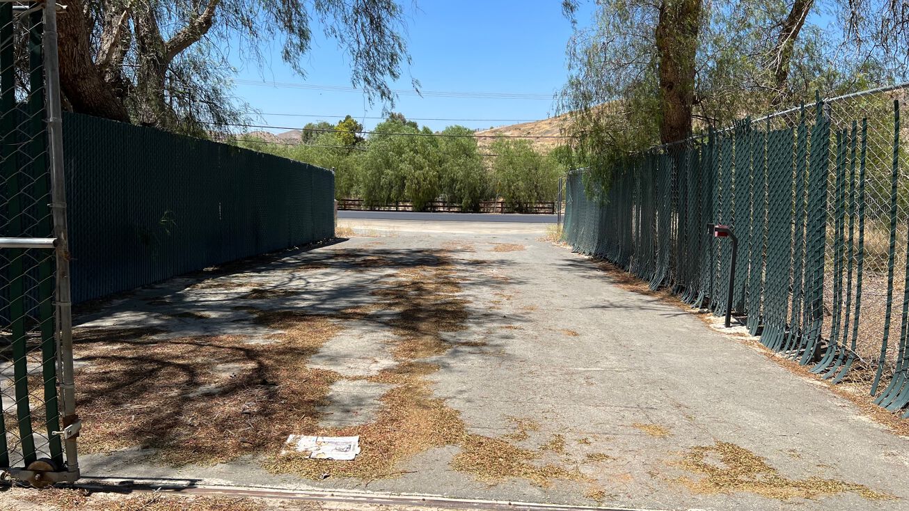 15840 Sierra Hwy, Santa Clarita, CA 91390