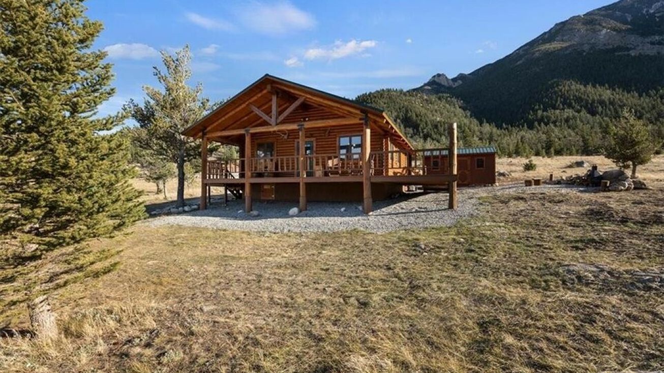 15 Waldstein Ln, Nye, MT 59061