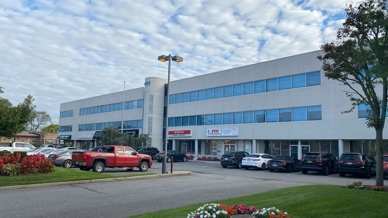 1111 Broadhollow Rd, Farmingdale, NY 11735