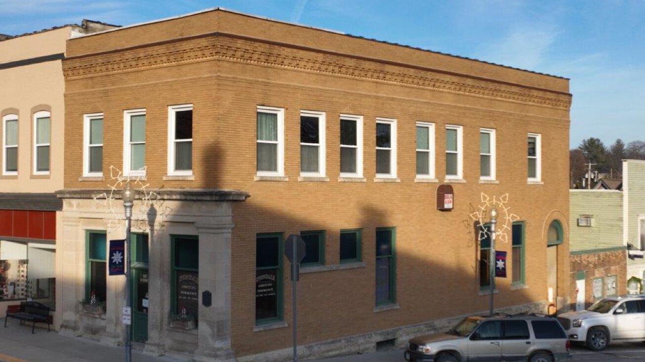 101 N Downey St, West Branch, IA 52358