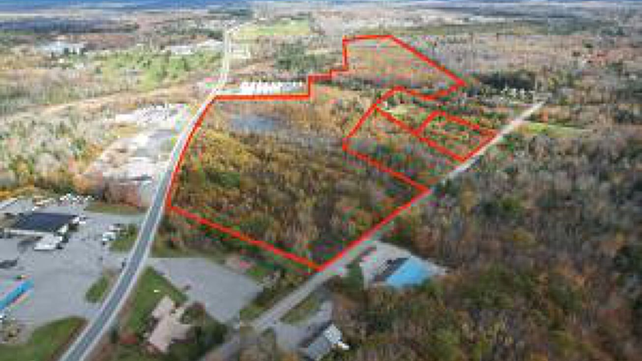 32 US HWY 1 Highway, Ellsworth, ME 04605