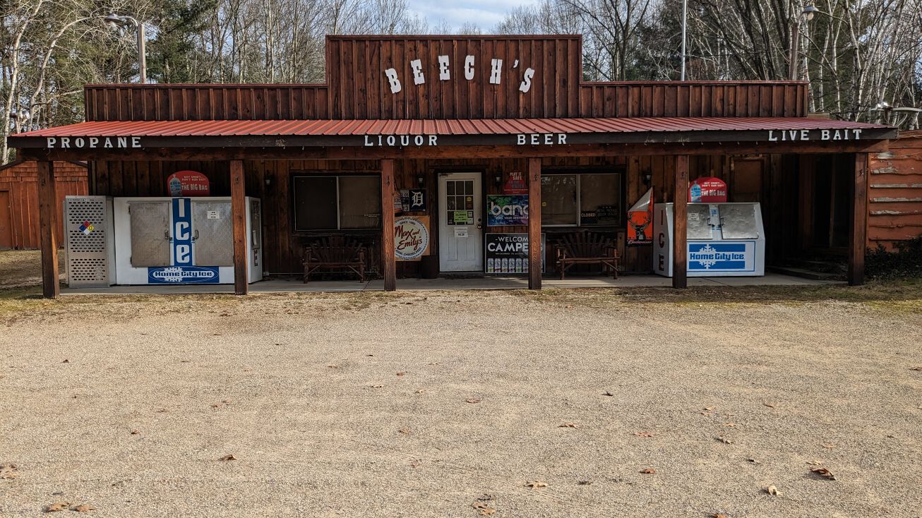 1750 N. Littlefield Road, Weidman, MI 48893