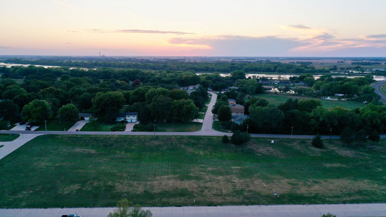 103 Platte View Dr, Phillips, NE 68865