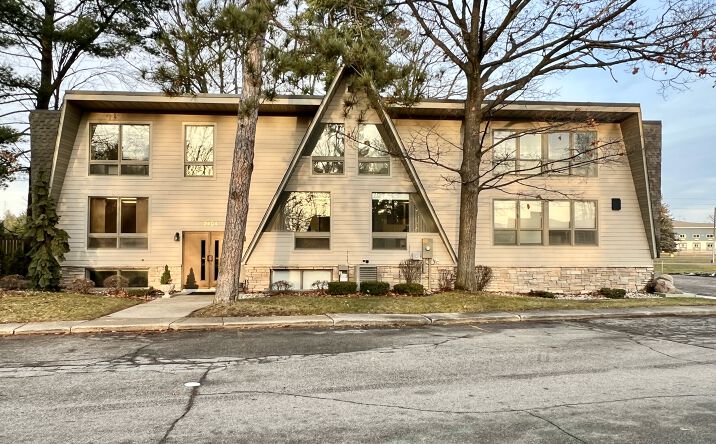 Pictures of Hospitality, Mixed Use, Office, Retail property located at 2604 Sunnyside Dr, Cadillac, MI 49601 for sales - image #1