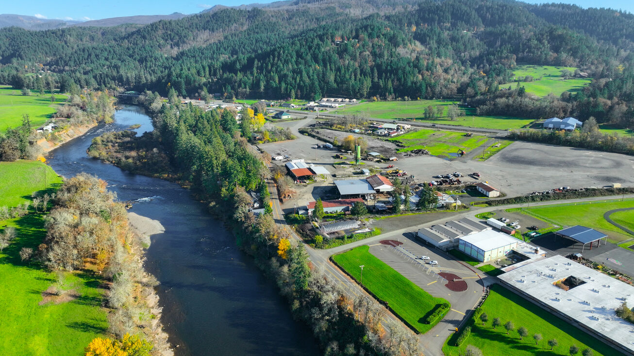 20016 N Umpqua Hwy, Glide, OR 97443