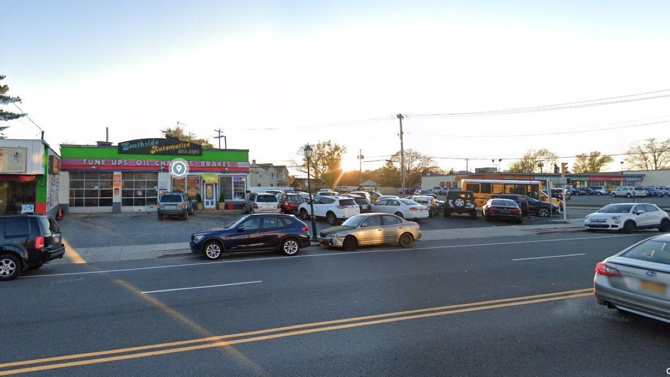 1597 Dutch Broadway, Valley Stream, NY 11580