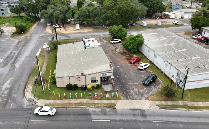 Pictures of Industrial, Mixed Use, Retail property located at 4021 North W Street, Pensacola, FL 32505 for sales - image #1