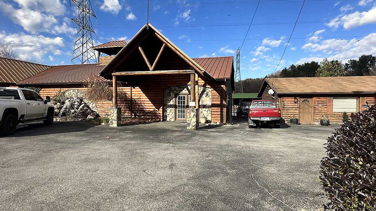 130 Lovers Ln, Elizabethton, TN 37643