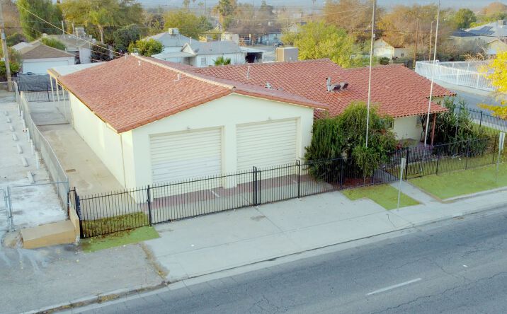 Pictures of Retail property located at 3201 Niles St, Bakersfield, CA 93306 for comps - image #1