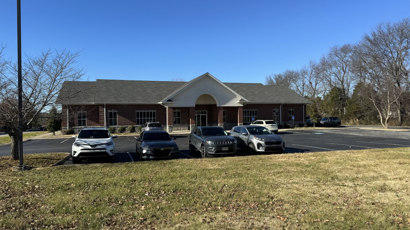 625 Three Springs Rd, Bowling Green, KY 42104