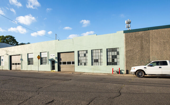 Pictures of Industrial property located at 1105 SE Woodward St, Portland, OR 97202 for sales - image #1