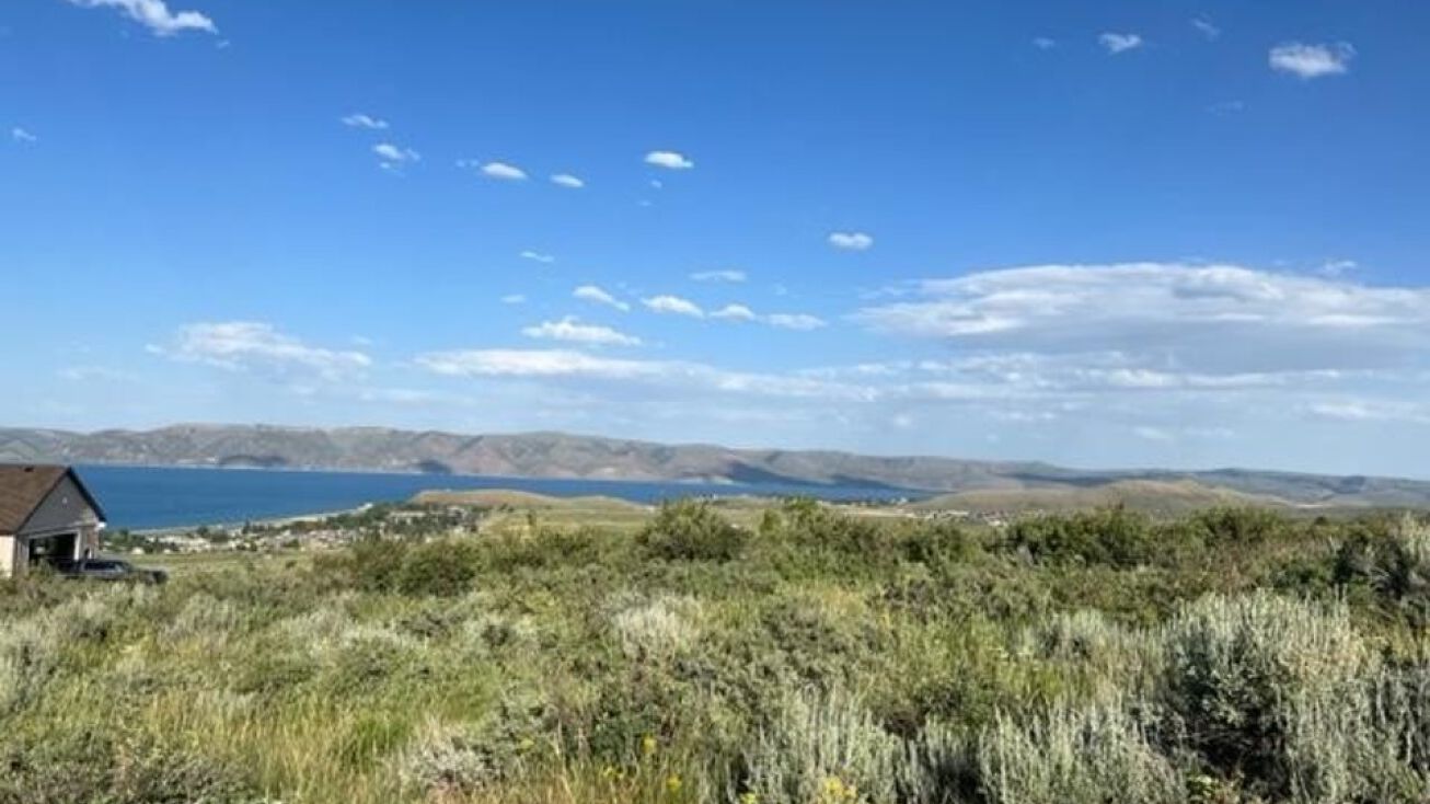 1989 S Sweetwater Pkwy, Garden City, UT 84028