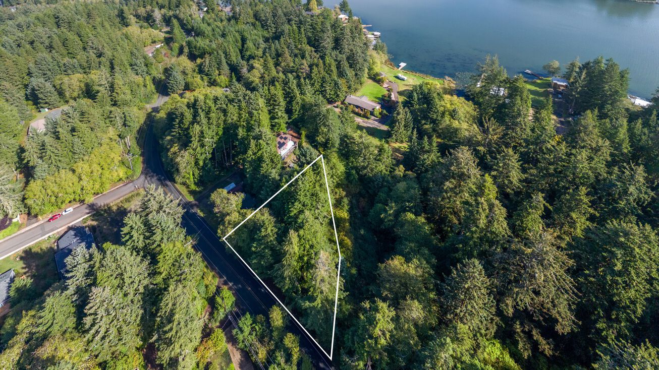 NE West Devils Lake Rd, Lincoln City, OR 97367