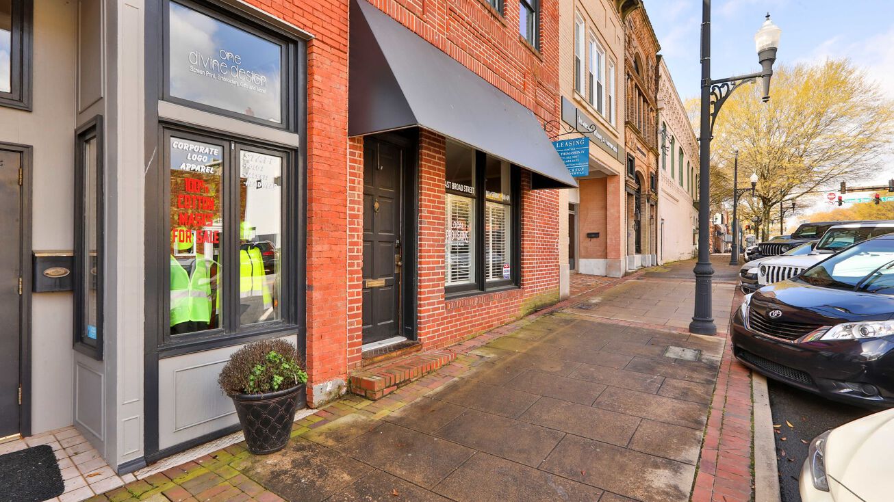 7 E Broad St, Newnan, GA 30263