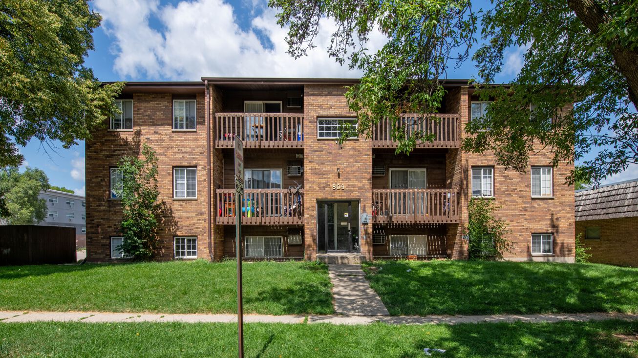 809 Kimberly Dr, DeKalb, IL 60115