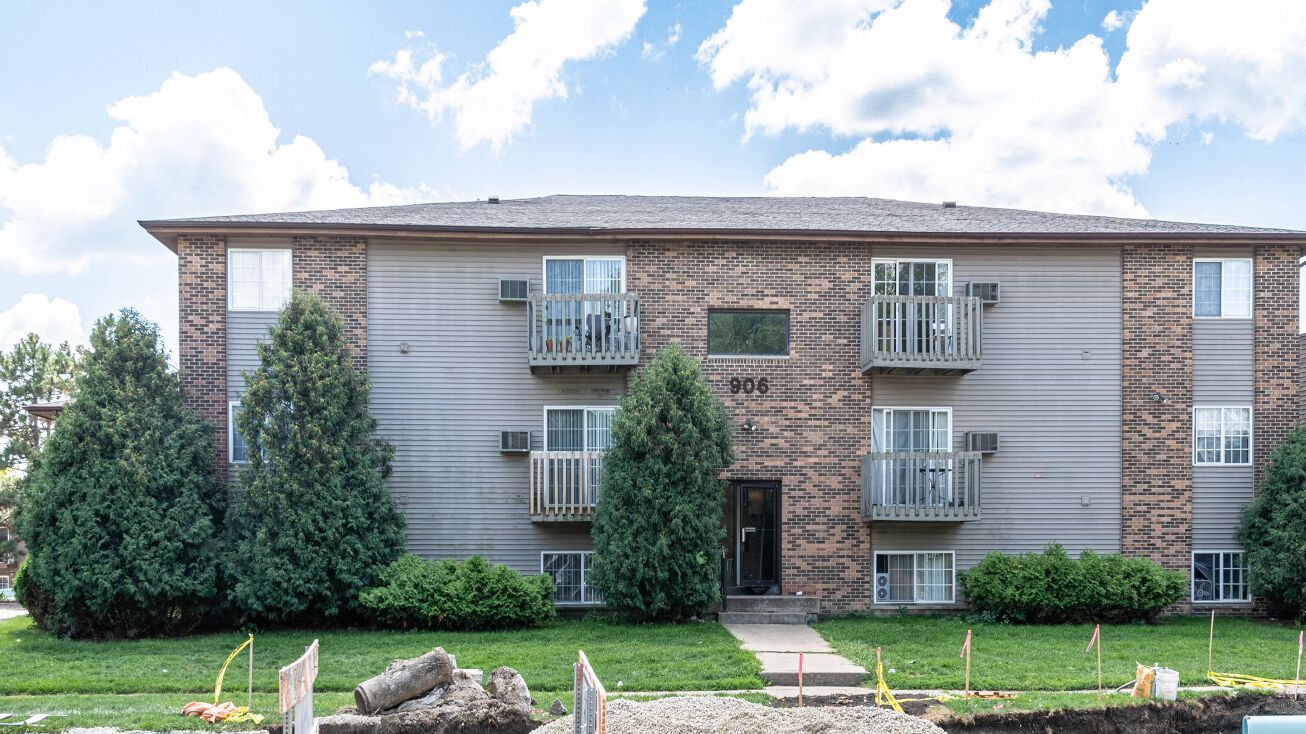 906 Kimberly Dr, DeKalb, IL 60115