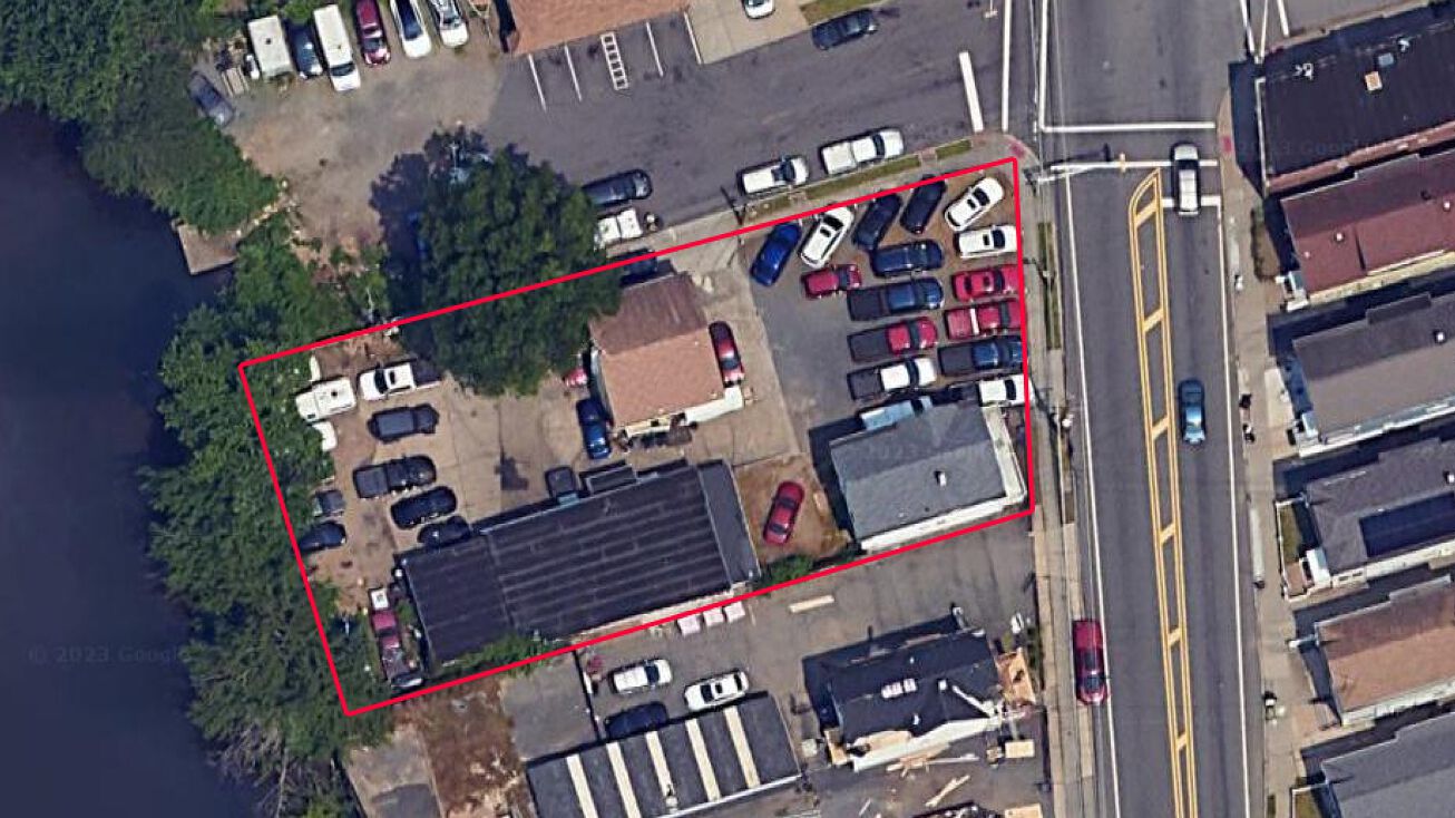 413 River Dr, Garfield, NJ 07026