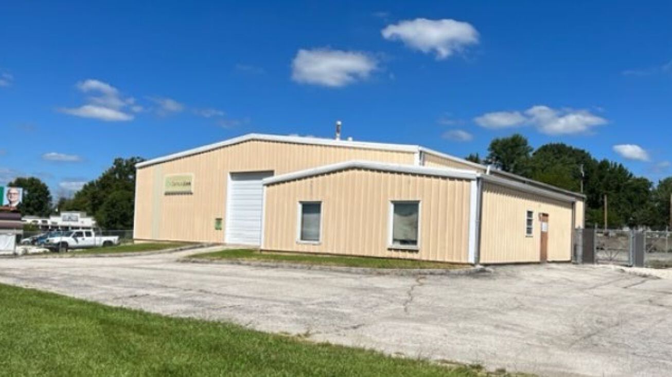 1203 N Service Rd, Warrenton, MO 63383