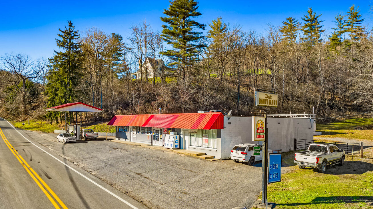 2978 Wallace Pike, Lumberport, WV 26386