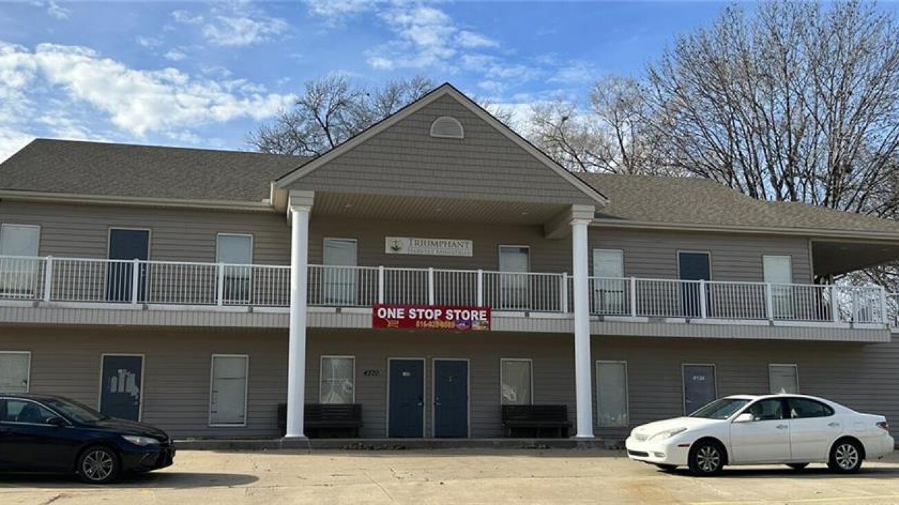 4370 N Oak Trafficway, Kansas City, MO 64116