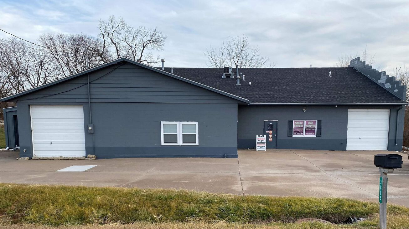 3805 HICKORY GROVE Road, Davenport, IA 52806