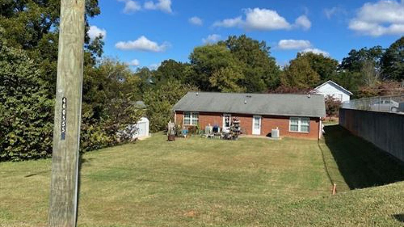 329 SE Garden Avenue, Lindale, GA 30147