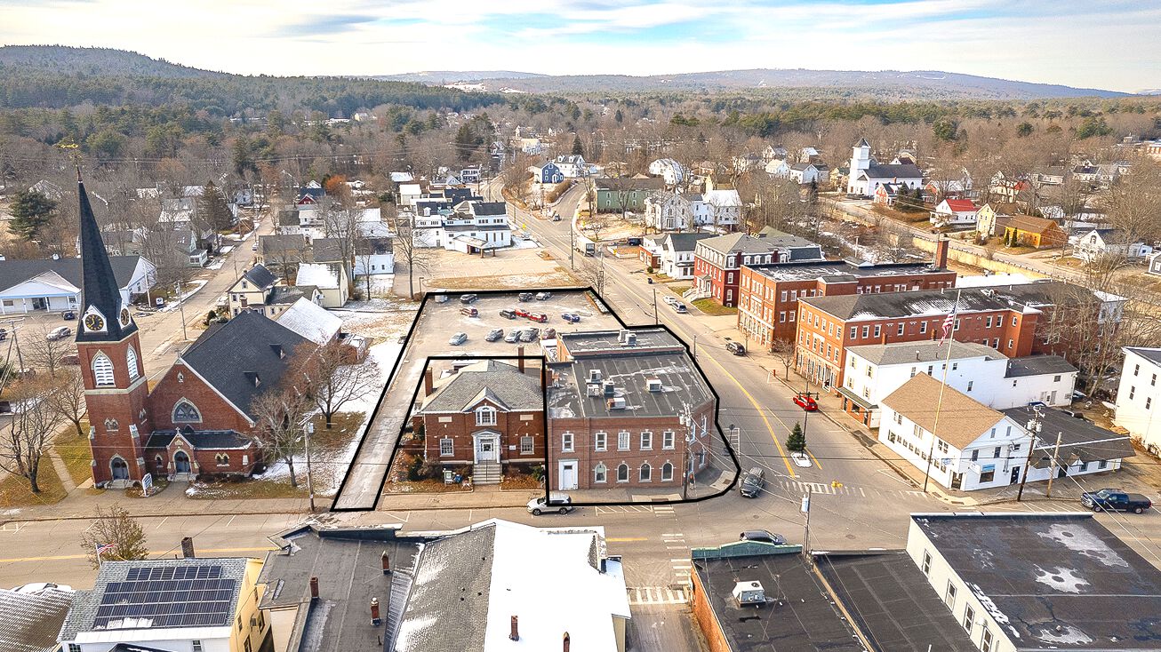 4 Central St, Farmington, NH 03835