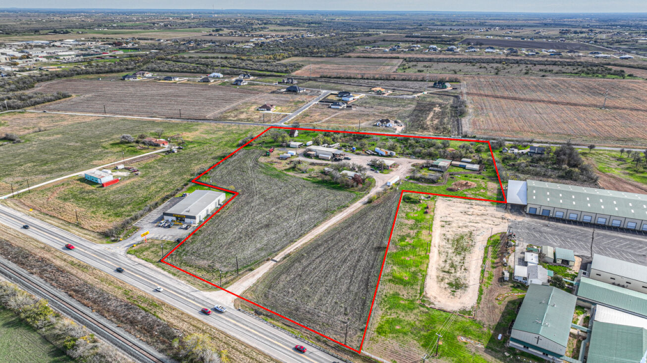 931 FarmToMarket Rd 78, Marion, TX 78124