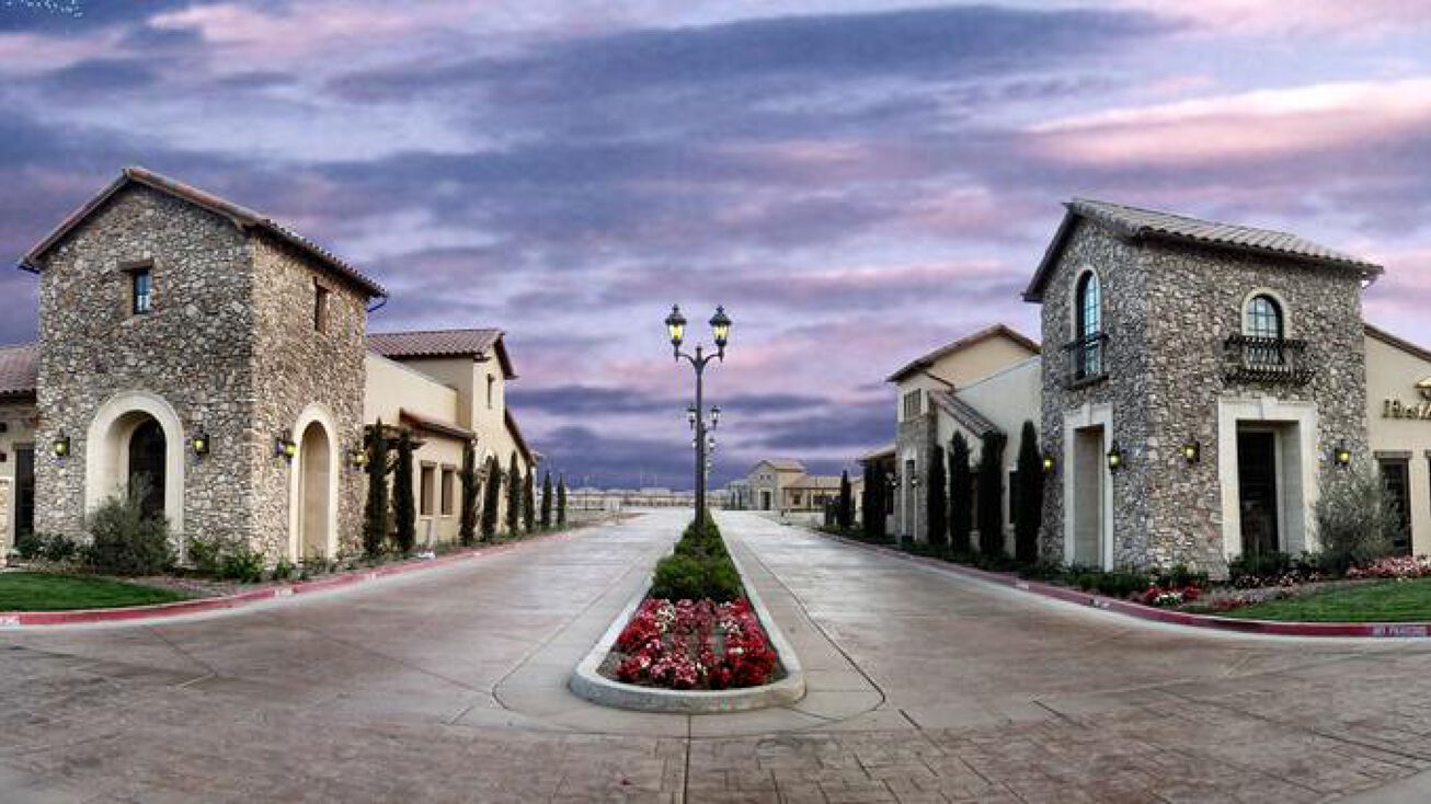 307 E Caldwell Avenue, Visalia, CA 93277